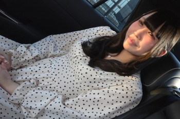 【丸見えエロエムオクン動画】水玉ロングワンピースの合法ティーン女子車内フェラ抜き！前半から顔出し！続き後半別角度撮影！初々しさ◎髪留め◎高精細◎横画面◎の画像