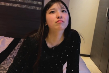 【丸見えエロエムオクン動画】ピチピチ！マチアプで知り合ったロング黒髪もち肌ＳＳＳ級合法女子エンコー撮影！続き後半最後は自然陰毛お○んこ生中出し！横画面◎の画像