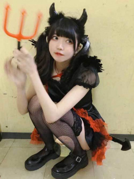 小野寺梓 Twitterで純白パンチラを公開したFカップ乳ビキニオフショットの画像