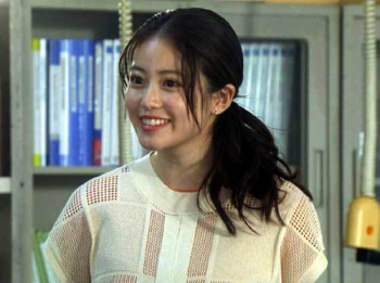 今田美桜、巨乳オッパイが揺れまくってるイヤらし過ぎる乳房の画像