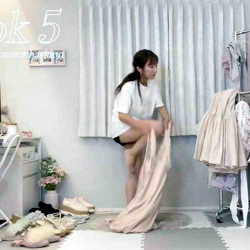  辻希美、下着チラ見せの生着替え動画に批判殺到「気持ち悪いかない」の画像