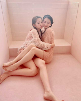 鈴木愛理と上國料萌衣レズ画像ｷﾀ━━━━(ﾟ∀ﾟ)━━━━!!の画像