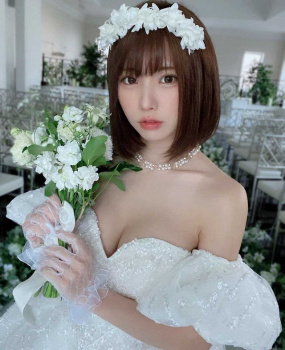 えなこ、おっぱいウエディングドレス姿を披露「美しすぎでしょ」の画像