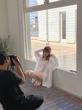 橋本環奈さん、まさかのノーブラ！？で撮影の画像
