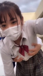 【動画】彼氏持ちJKさん、後ろからおっぱいを弄られてしまうの画像