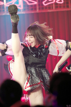 ノーパンで踊るアイドルが見つかるの画像