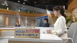 角谷暁子アナ、パンティーの線がガッツリお尻に食い込んでるの画像