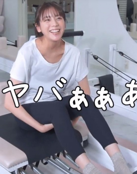 貴島明日香アナ、ピラティス動画で申し訳程度におっぱい谷間見えてたなの画像