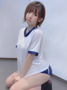 国民的コスプレイヤーえなこさん、ブルマを着るの画像