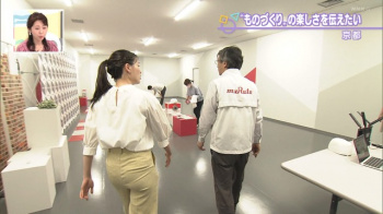 平田惟アナ、パンツのお尻からパンティ線が透けすぎてエロ激シコの画像