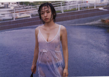 加護亜依ちゃんのおっぱいパイスラしちゃってるシコシコの画像