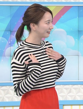 福戸あやアナ、ボーダーおっぱい大きいじゃないですかー揺れてるの画像