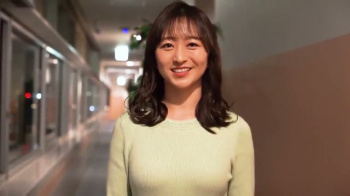片渕茜アナ、イエローニットおっぱいの乳房たまりませ～んの画像