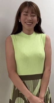 中川安奈アナ、ボディライン浮き出たパープルニットおっぱいプルプルの画像