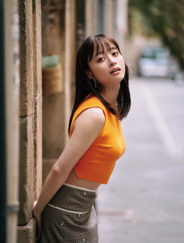 橋本環奈、ぴたぴたノースリーブで「なんちゅうおっぱい」激シコの画像