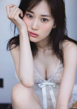 元乃木坂46山下美月、へそは見えるのに陰毛とB地区は見えないのエッチの画像