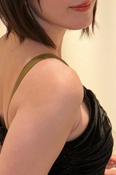 本田翼、B地区見えそうなおっぱい乳房の上からエチエチ過ぎの画像