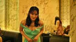 岡田結実、おっぱい谷間凄いな!うお~たまらんな~見えてますやんの画像
