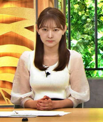 森山みなみアナ、白ニットおっぱいデッカ!下乳の膨らみエッロ過ぎるの画像