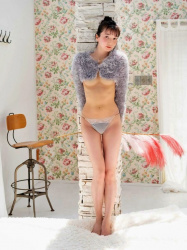 芹那さん(40)ほぼ裸www下乳いいやんの画像
