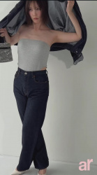 本田翼、パンチラ！ベージュ色パンティがお尻部分から見えてしまうの画像