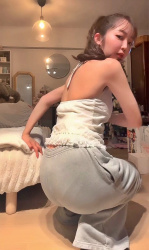 藤田かんなアナ、パンティ透けさせてるお尻アップで見せつけるエッロ！の画像