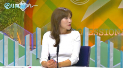 中川安奈アナ、パンティ線が食い込むお尻の膨らみ白短パンたまらんの画像