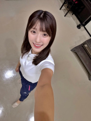 白木愛奈アナ、白Tおっぱいデッカ!YCの膨らみがクッキリたまらんの画像