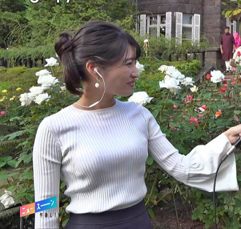 久保井朝美アナ、白ニットのロケットおっぱい！なんちゅうYCの膨らみやの画像