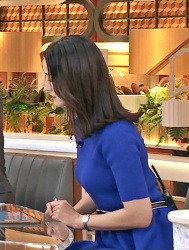 小川彩佳アナ、青いおっぱいYCの膨らみクッキリ見え過ぎたまりませ~んの画像