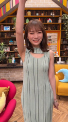 秋元真夏、ノースリワンピ下着ラインが透け透けおっぱい＆お尻の膨らみの画像