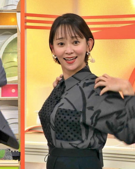 出水麻衣アナ、横乳おっぱい強調！膨らみがムギュッたまりませ～んの画像