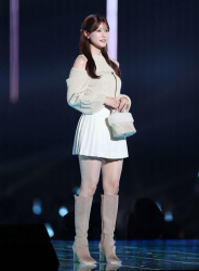 めるる(23)ランウェイに登場！ナイス太もも！エロい肉付きしてやがるなの画像