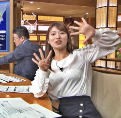 安藤萌々アナ、ブラ透け白ブラウスおっぱいエッロ過ぎタマランの画像