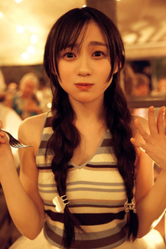 乃木坂46川﨑桜、白レース透け透けパンティの股間を解禁！膨らみ最高！の画像