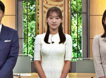 森山みなみアナ、白ニットワンピおっぱいデッカ！膨らみの影がエッチ！の画像