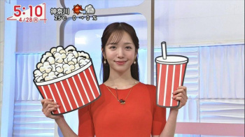 刈川くるみアナ、フリフリおっぱいデッカ！横の膨らみがエッチ最高！の画像