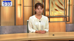 三山賀子アナ、透けてるブラウスおっぱいデッカ！ボインボイン揺れてるの画像