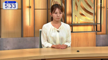 三山賀子アナ、透けてるブラウスおっぱいデッカ！ボインボイン揺れてるの画像