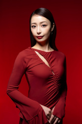宇垣美里、赤ドレスおっぱいの膨らみエッロ！下乳のカタチたまらんの画像