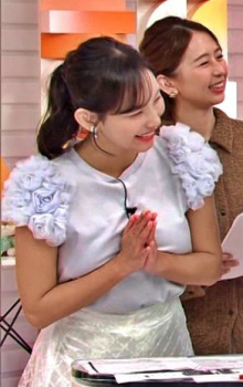 石渡花菜アナ、巨乳ムギュットさせておっぱいヒクヒク揺れてる最高！の画像