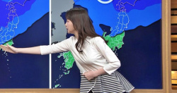 細川栞アナ、はっきり形が分かるおっぱい堪らん！YCの膨らみエッチ最高の画像