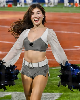 土屋太鳳の姉、あたシコ！ぴっちり全身スーツでお尻のカタチがエッチの画像