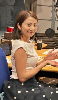 日比麻音子アナ、ノースリ透けブラウスの横乳の膨らみが凄すぎてエッチの画像