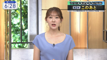 森山みなみアナ、胸元ザックリおっぱい谷間ほんまに薄ら見えたの画像