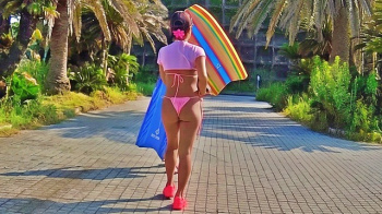海で見る素人のTバック水着の尻はほんとにエッチだなの画像
