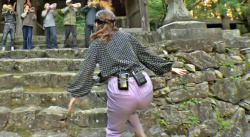 有坂菜恵子アナ、パンティ線が浮き出るピタパン尻肉がプリプリ揺れ最高の画像