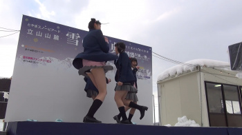 アイドルグループ「ビエノロッシ」のハミパンチラの画像