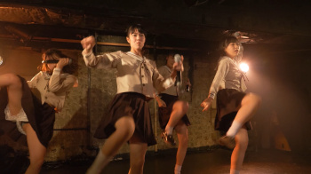 アイドルグループ「森サークルアイドル部」のハミパンチラの画像