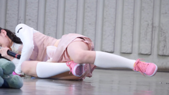 【アイドル】「松山あおい」のハミパンチラの画像